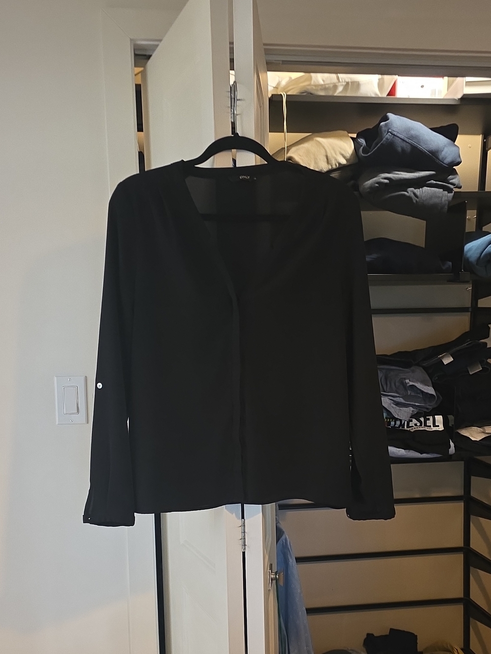 Vero Moda Black Long-Sleeve V-Neck Blouse